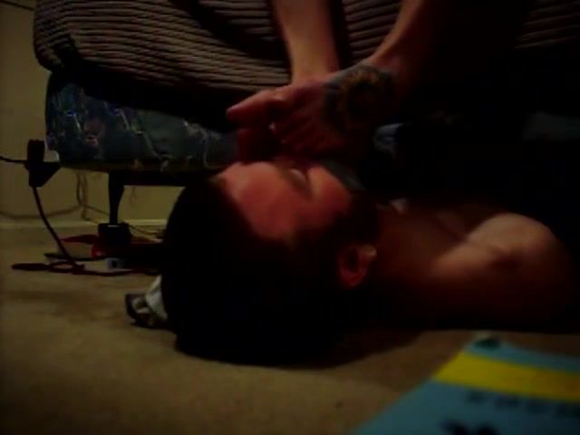 Amateur Cum Guy With A Beard Sniffing Sexy Tattooed Amateur Feet On The Floor Uploaded