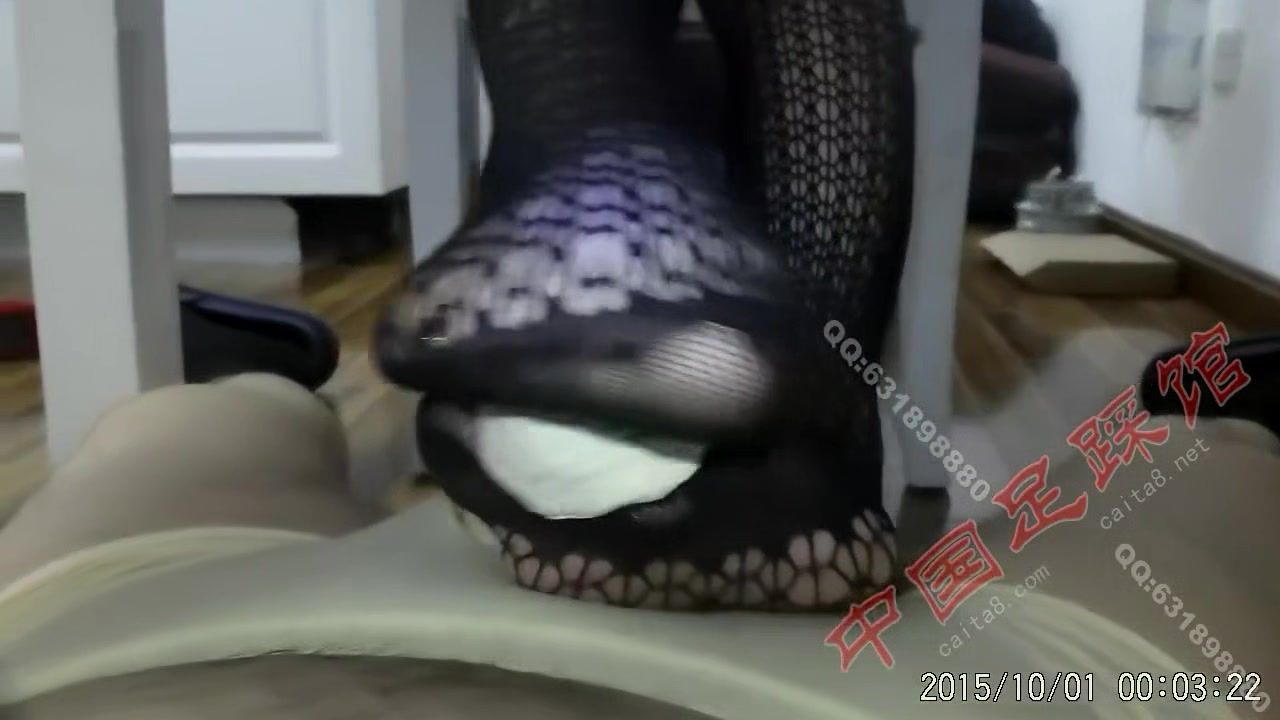 Cock Sucking Kinky Chinese Housewife In Fishnets Rubbing Her Mans Dick With Her Feet KeezMovies - 1
