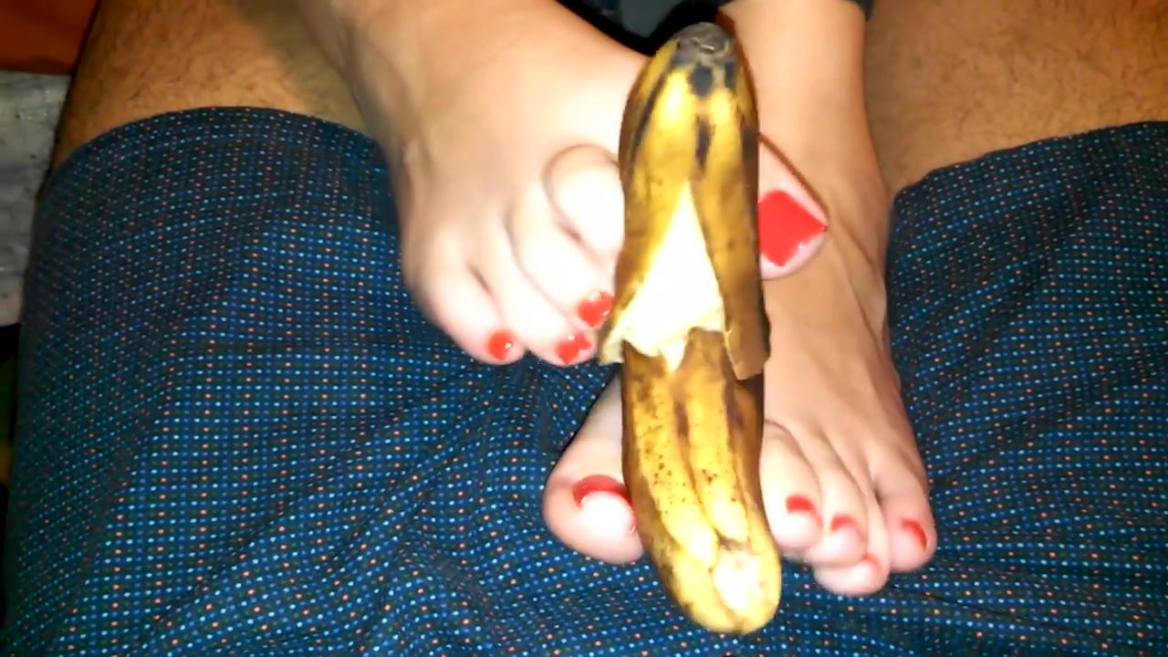 Latinos Dirty Teen Uses Her With Red Nail Polish On A Ripe Banana X-Angels - 1