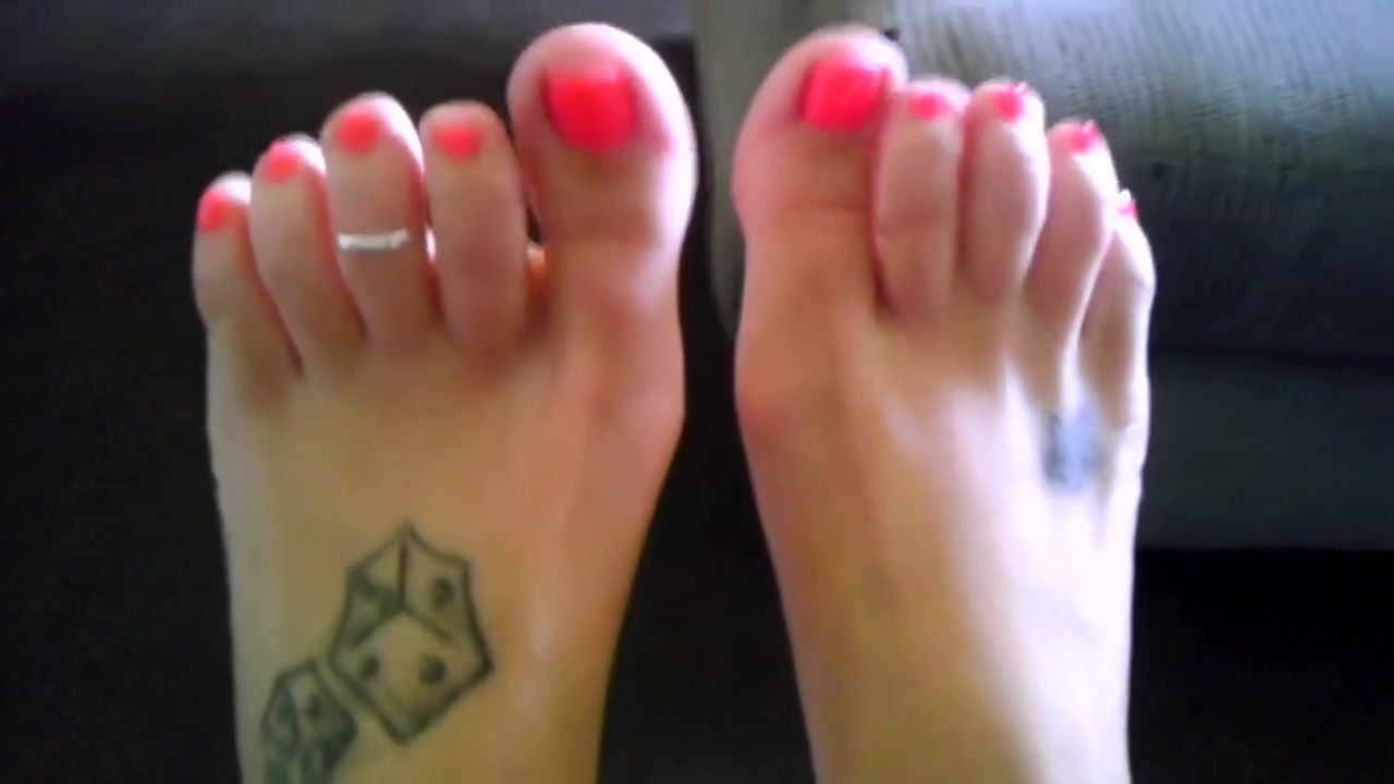 Gay Emo Gorgeous Brunette Exposing Her Wonderful Mature Feet With Pink Nail Polish On The Sofa Putaria
