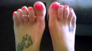 Amateur Pussy Gorgeous Brunette Exposing Her Wonderful Mature Feet With Pink Nail Polish On The Sofa Facesitting