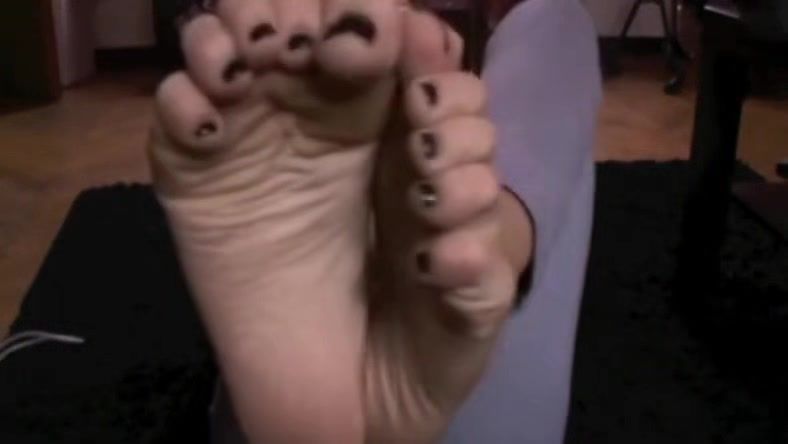 Hardcore Fuck Slutty Italian Milf With Wonderful Feet And Soles In Her First Homemade Joi AllBoner
