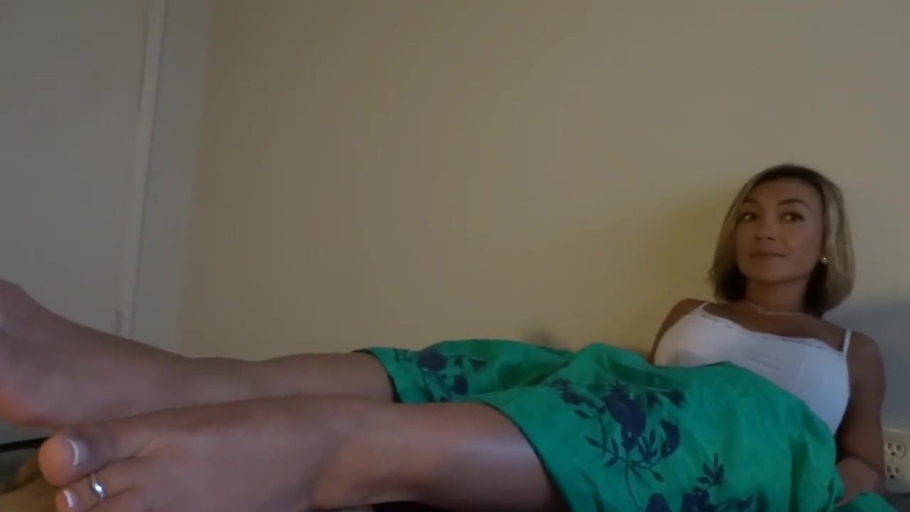 Candid Hot Made Me Cum On Her Feet After Giving World Class Footjobs LobsterTube