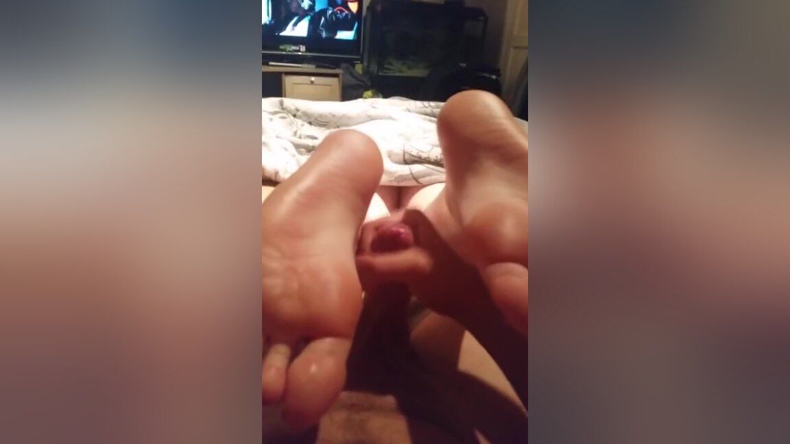 MagPost Received A Superb Reverse Footjob While Watching Tv Show In Bed Riding Cock - 1
