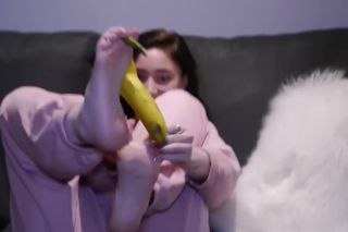 LiveX Incredibly Sexy Brunette Peeling Banana With Her Fantastic Amateur Feet Amateur