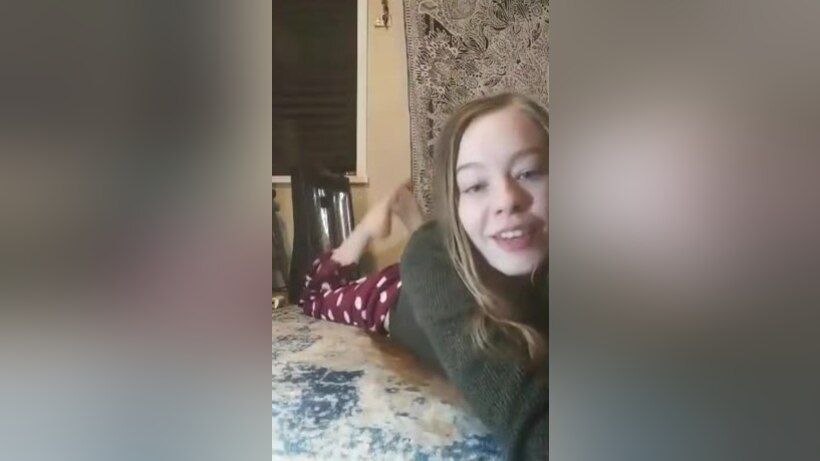 Rubia Beautiful Blonde Amateur Teen Showing Her Sexy Feet In Cute Pajama Gay Masturbation