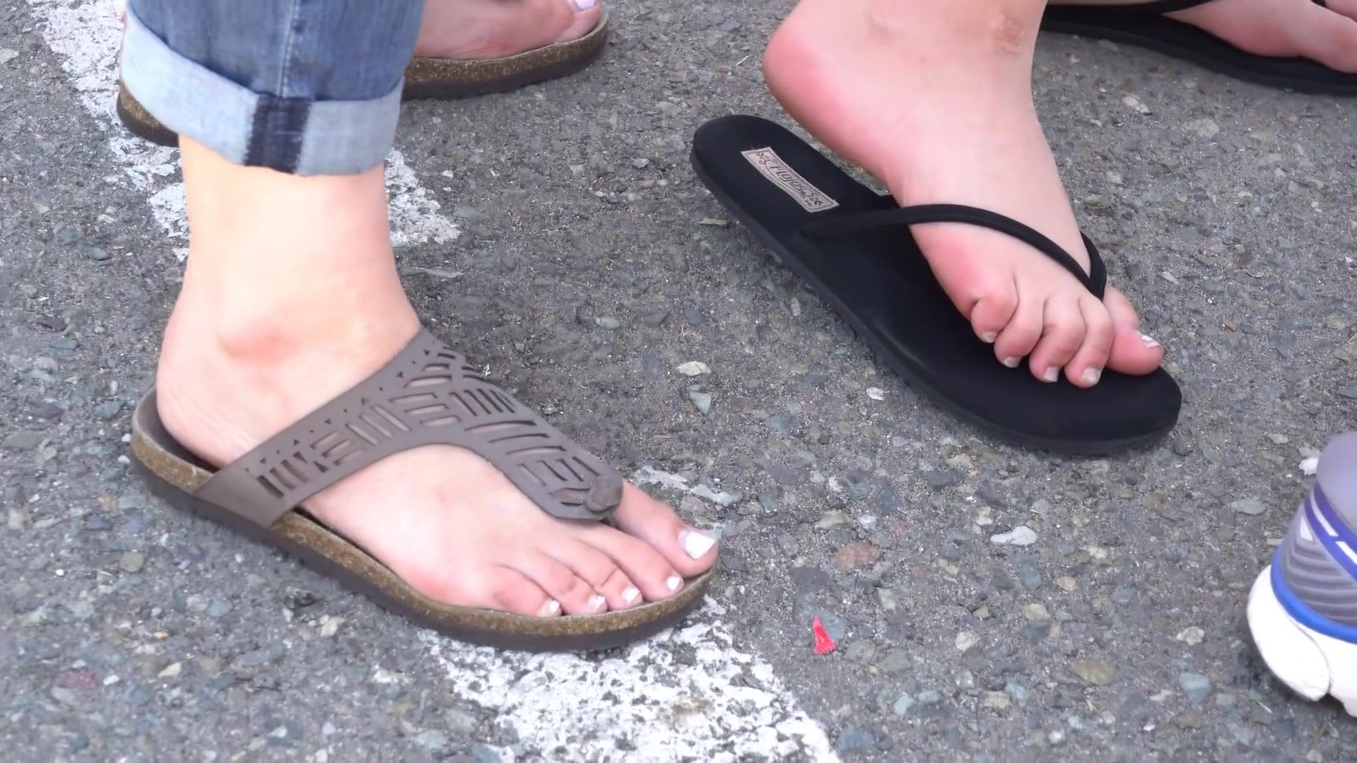 TastyBlacks Dirty Voyeur Filming Sexy Female Feet In Flip Flops In Public Cuzinho