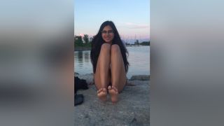 Brazil Amateur Nerd Displaying Her Feet And Toes By The Water - Sexy Chocolate Vanessa Cage