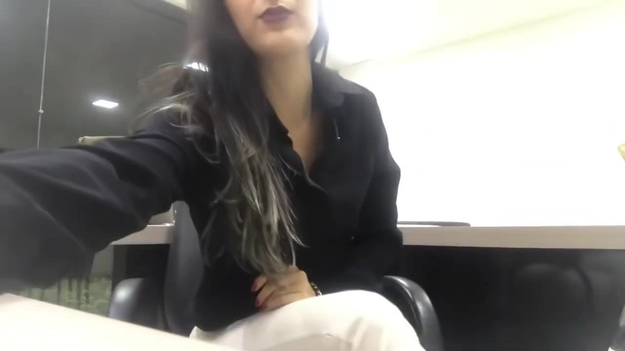 Ecuador Hot Brazilian Secretary Strips At The Office And Wiggles Her Delicious Toes Submissive - 1