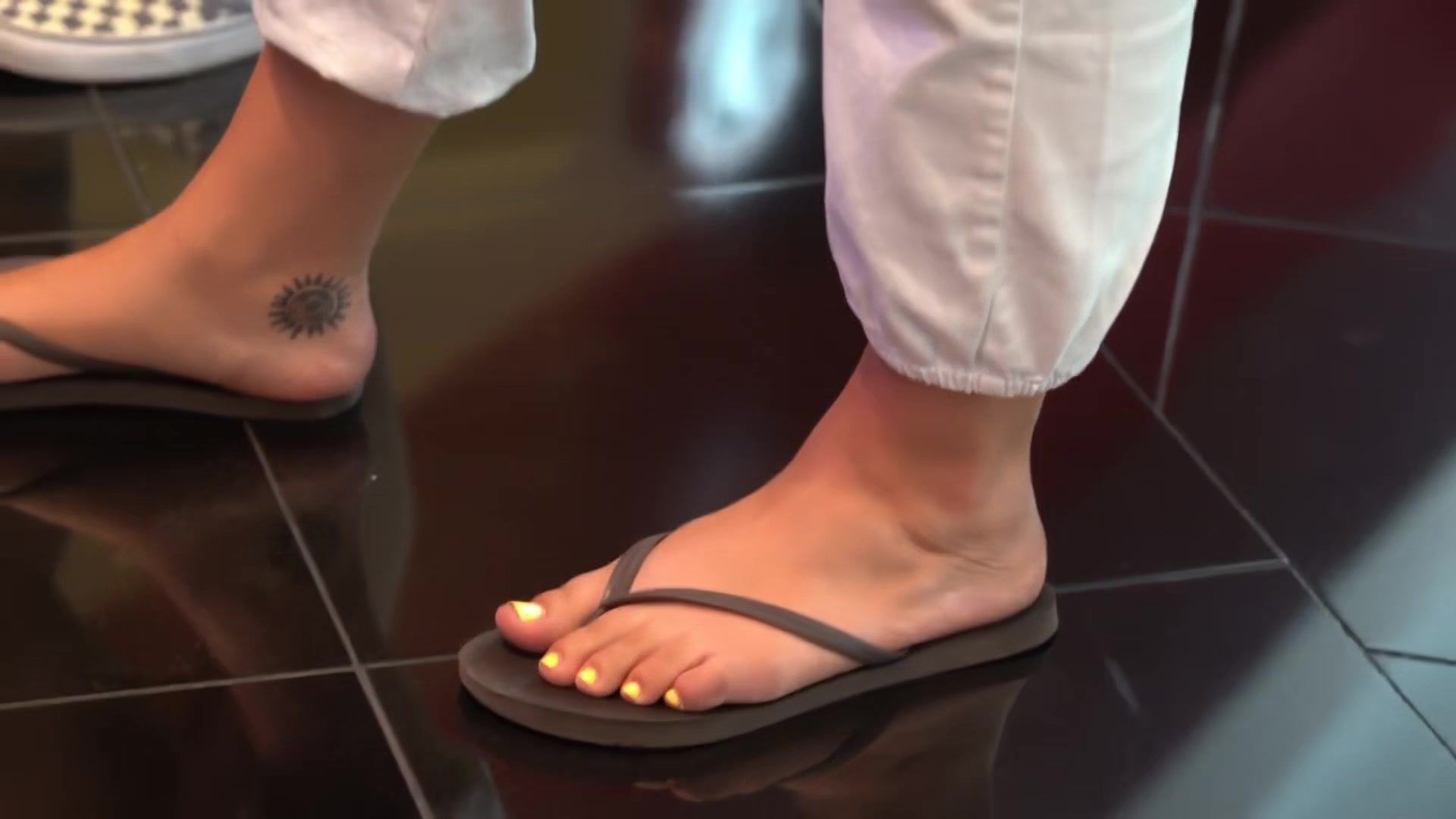 Gay Voyeur Camera Captures Sexy Teenage Babes Feet With Yellow Nail Polish At The Shopping Mall Point Of View