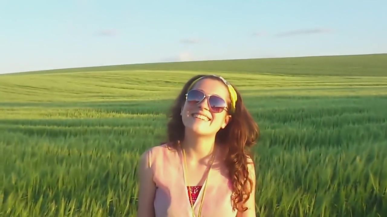 Gay Outinpublic Dark Haired Woman Goes Barefoot In The Wheat Field And Sucks Her Own Toes PinkDino