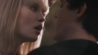 Cumming Movie Bondage - Emily Browning Gostosa
