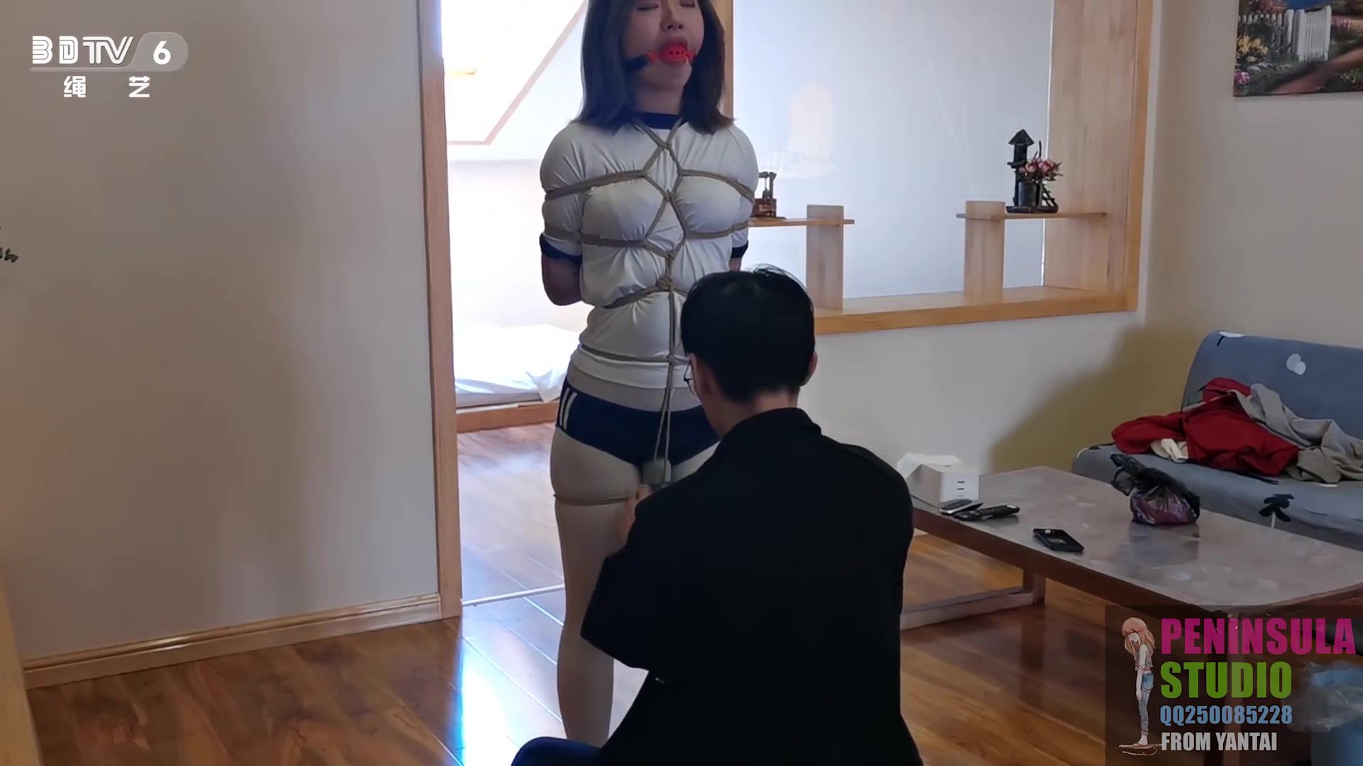 HibaSex Asian Girl Taking Elevator While Tied Up Chat