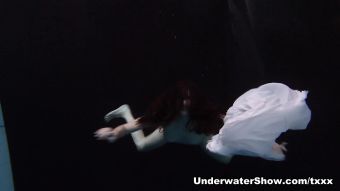Tanned UnderwaterShow Video: Andrejka Brazil