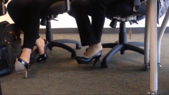 Glamour Porn Candid heels shoeplay in nylons au bureau 1 iDope