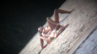 Travesti Many sexy beach nudists caught naked on voyeur hidden cam 18Lesbianz