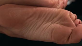 Hotfuck Akiko's Mature Japanese Feet Get Oiled in her Return 4K Closeup