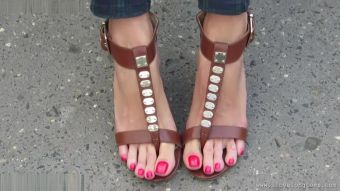 7Chan Sexy sandals and long toes Boobies