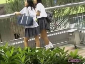 Women Sucking Hidden voyeur captured a sharking skirt scene happening live Ceskekundy