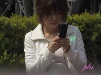 PornHubLive Japanese girl sending text messages as she gets involved in sharking attack duckmovies