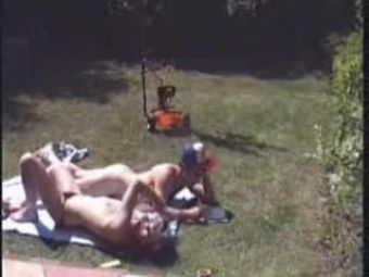 Yqchat Hot blowjob in the back yard Sexual Threesome