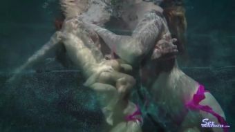 Fingers Underwater Pussy Licking Gay-Torrents