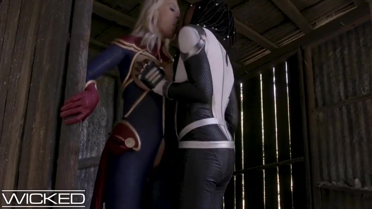 Sexo Anal Captain Marvel Fit - 1