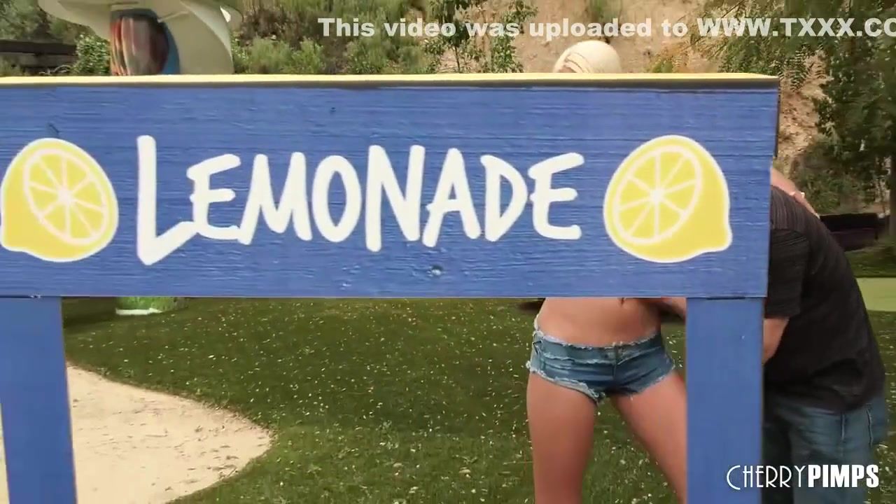 Free Porn Amateur Chanel Grey - She Gives Her Famous Lemonade Show Soapy Massage