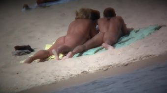 Sexy Aluring beach video of naked bitches relaxing on the...