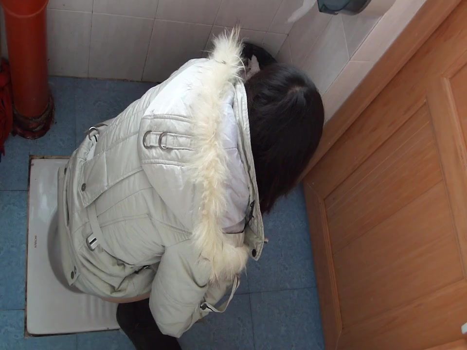 GirlfriendVideos Toilet spy camera takes some nice ass shots and more SAFF - 1