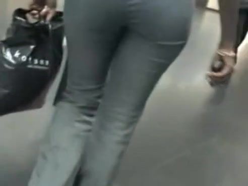 Cumfacial Beautiful ass in jeans attracts lots of voyeurs Pau Grande - 1