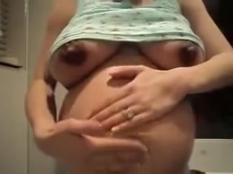 BananaBunny Busty Pregnant wife on cam Que