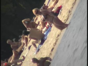 Safada Naked tourists caught on beach spy cam relaxing and enjoying nudity YouPorn