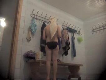 Gozo Seductive babe removes her black underwear in the...